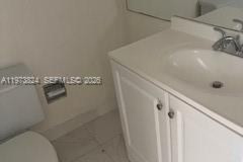 Condominio en alquiler en Lauderhill, Florida, 2 dormitorios, 101.45 m2 № 2033516 - foto 12