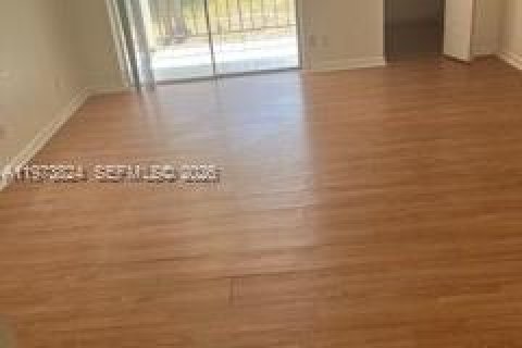 Condominio en alquiler en Lauderhill, Florida, 2 dormitorios, 101.45 m2 № 2033516 - foto 11