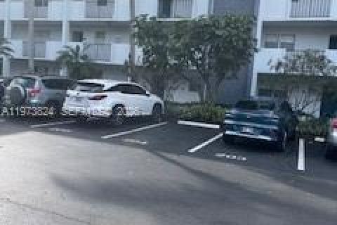 Condominio en alquiler en Lauderhill, Florida, 2 dormitorios, 101.45 m2 № 2033516 - foto 2