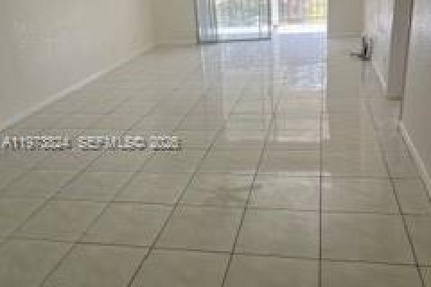 Condominio en alquiler en Lauderhill, Florida, 2 dormitorios, 101.45 m2 № 2033516 - foto 6