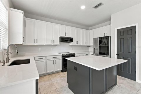 House in Haines City, Florida 4 bedrooms, 214.7 sq.m. № 2394268 - photo 11