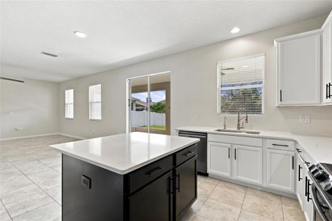House in Haines City, Florida 4 bedrooms, 214.7 sq.m. № 2394268 - photo 13