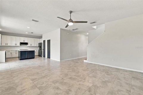 House in Haines City, Florida 4 bedrooms, 214.7 sq.m. № 2394268 - photo 8