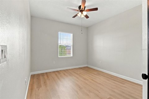 House in Haines City, Florida 4 bedrooms, 214.7 sq.m. № 2394268 - photo 25