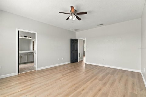 House in Haines City, Florida 4 bedrooms, 214.7 sq.m. № 2394268 - photo 28