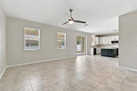 House in Haines City, Florida 4 bedrooms, 214.7 sq.m. № 2394268 - photo 7