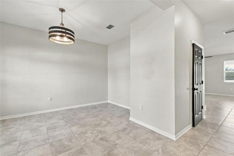 House in Haines City, Florida 4 bedrooms, 214.7 sq.m. № 2394268 - photo 3