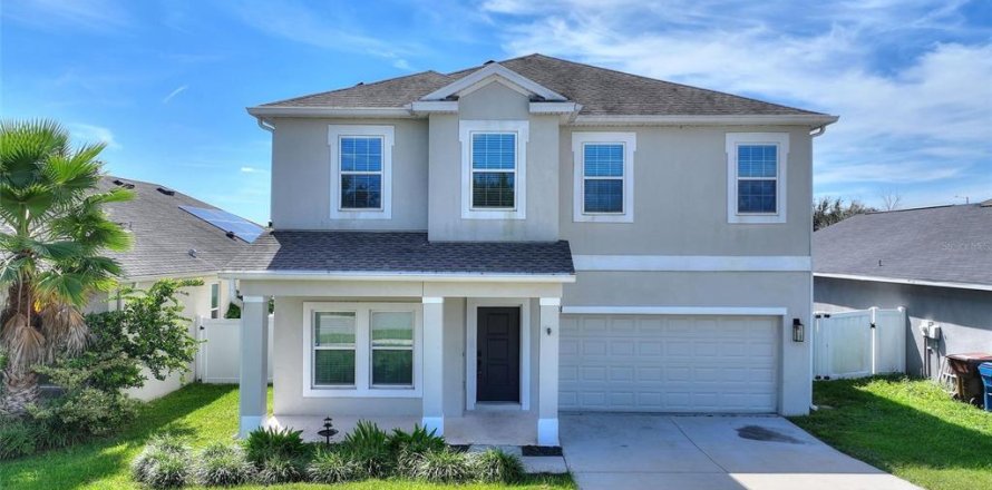 House in Haines City, Florida 4 bedrooms, 214.7 sq.m. № 2394268