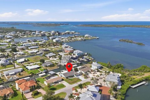 House in Englewood, Florida 3 bedrooms, 174.66 sq.m. № 2222759 - photo 5