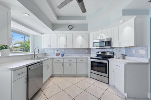 House in Englewood, Florida 3 bedrooms, 174.66 sq.m. № 2222759 - photo 17