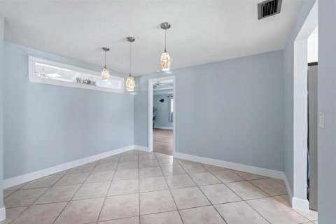 House in Englewood, Florida 3 bedrooms, 174.66 sq.m. № 2222759 - photo 15