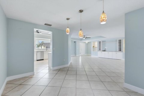 House in Englewood, Florida 3 bedrooms, 174.66 sq.m. № 2222759 - photo 16