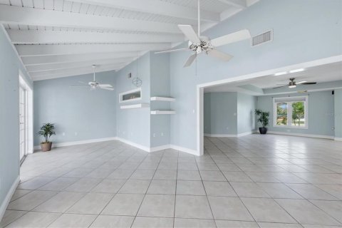 House in Englewood, Florida 3 bedrooms, 174.66 sq.m. № 2222759 - photo 13