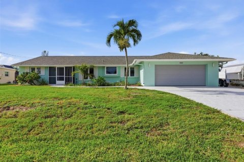 House in Englewood, Florida 3 bedrooms, 174.66 sq.m. № 2222759 - photo 4