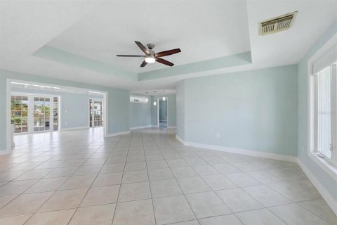 House in Englewood, Florida 3 bedrooms, 174.66 sq.m. № 2222759 - photo 8