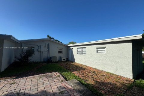 Casa en venta en Sunrise, Florida, 3 dormitorios, 133.31 m2 № 1941236 - foto 2