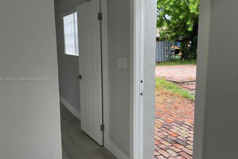 Casa en venta en Sunrise, Florida, 3 dormitorios, 133.31 m2 № 1941236 - foto 11