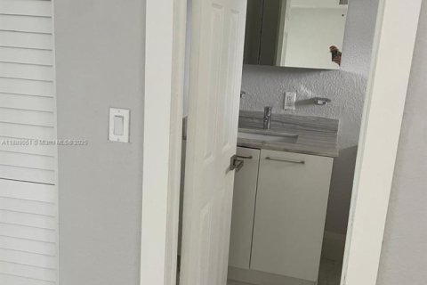 Casa en venta en Sunrise, Florida, 3 dormitorios, 133.31 m2 № 1941236 - foto 20