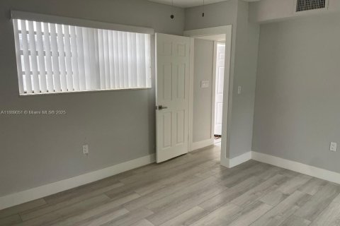 Casa en venta en Sunrise, Florida, 3 dormitorios, 133.31 m2 № 1941236 - foto 12