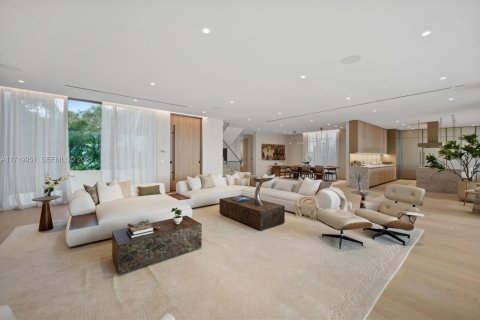 Casa en venta en Miami Beach, Florida, 6 dormitorios, 637.96 m2 № 1731349 - foto 30