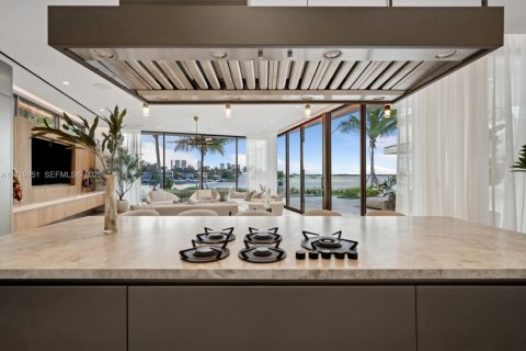Villa ou maison à vendre à Miami Beach, Floride: 6 chambres, 637.96 m2 № 1731349 - photo 13