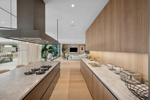 Villa ou maison à vendre à Miami Beach, Floride: 6 chambres, 637.96 m2 № 1731349 - photo 16