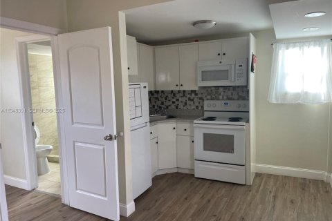 Снять в аренду квартиру в Холливуд, Флорида 2 спальни, 126.53м2, № 2005474 - фото 17