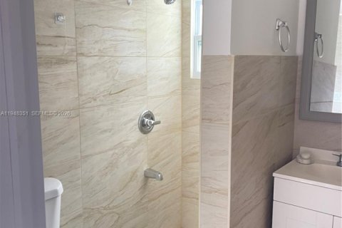 Снять в аренду квартиру в Холливуд, Флорида 2 спальни, 126.53м2, № 2005474 - фото 14