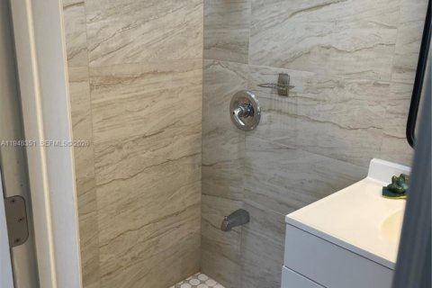 Снять в аренду квартиру в Холливуд, Флорида 2 спальни, 126.53м2, № 2005474 - фото 7