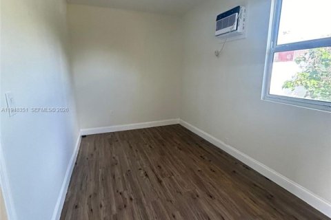 Снять в аренду квартиру в Холливуд, Флорида 2 спальни, 126.53м2, № 2005474 - фото 10