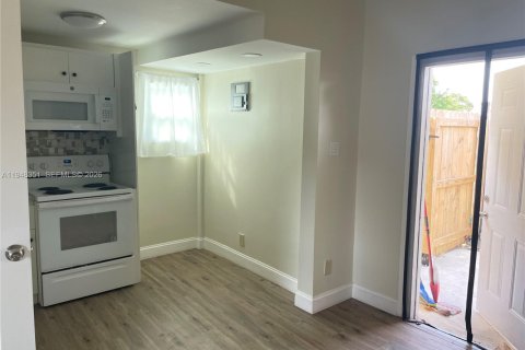 Снять в аренду квартиру в Холливуд, Флорида 2 спальни, 126.53м2, № 2005474 - фото 3