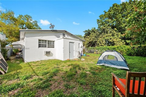 Commercial property in Miami, Florida 156.63 sq.m. № 1770751 - photo 19