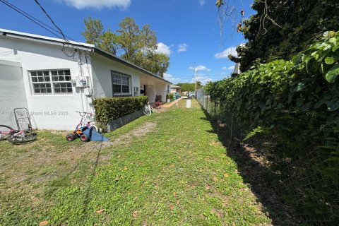 Commercial property in Miami, Florida 156.63 sq.m. № 1770751 - photo 11