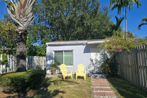 House in Hollywood, Florida 3 bedrooms, 197.88 sq.m. № 2003053 - photo 16