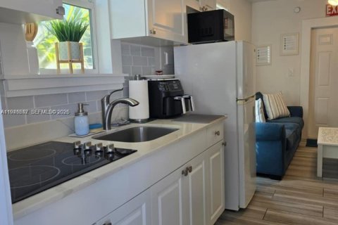 House in Hollywood, Florida 3 bedrooms, 197.88 sq.m. № 2003053 - photo 19