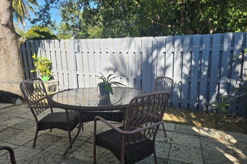 House in Hollywood, Florida 3 bedrooms, 197.88 sq.m. № 2003053 - photo 23