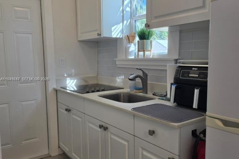 House in Hollywood, Florida 3 bedrooms, 197.88 sq.m. № 2003053 - photo 20