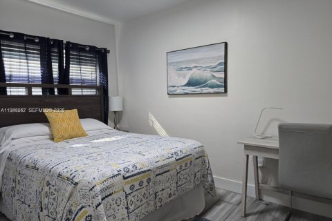 House in Hollywood, Florida 3 bedrooms, 197.88 sq.m. № 2003053 - photo 8