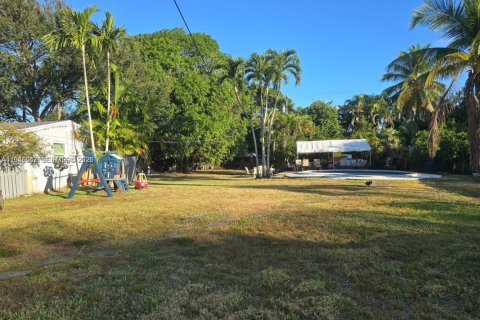 House in Hollywood, Florida 3 bedrooms, 197.88 sq.m. № 2003053 - photo 15