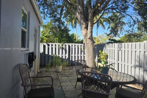 House in Hollywood, Florida 3 bedrooms, 197.88 sq.m. № 2003053 - photo 22