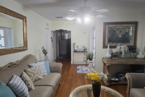 House in Hollywood, Florida 3 bedrooms, 197.88 sq.m. № 2003053 - photo 3