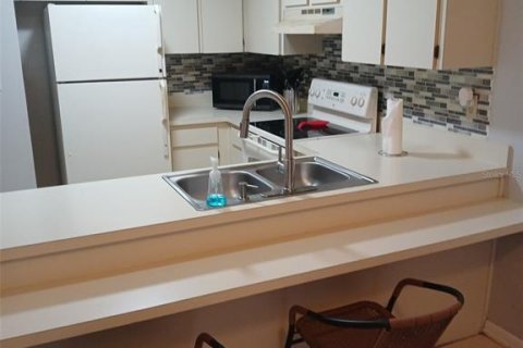 Condo in Mulberry, Florida, 2 bedrooms  № 2232624 - photo 13
