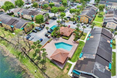 Снять в аренду кондоминиум в Майами, Флорида 1 спальня, 54.16м2, № 2001067 - фото 2