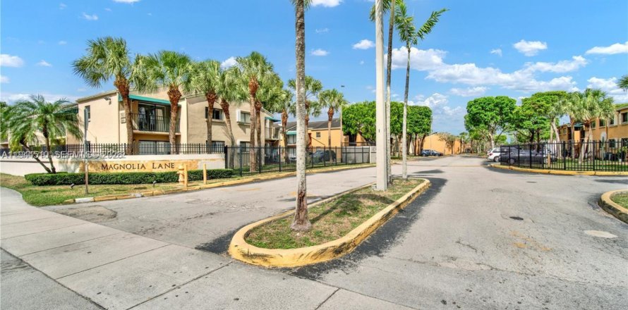 Кондоминиум с 1 спальней в Майами, Флорида № 2001067