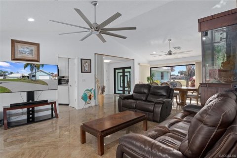 Casa en venta en Crystal River, Florida, 5 dormitorios, 344.57 m2 № 2140709 - foto 16