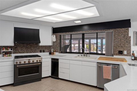 Casa en venta en Crystal River, Florida, 5 dormitorios, 344.57 m2 № 2140709 - foto 11