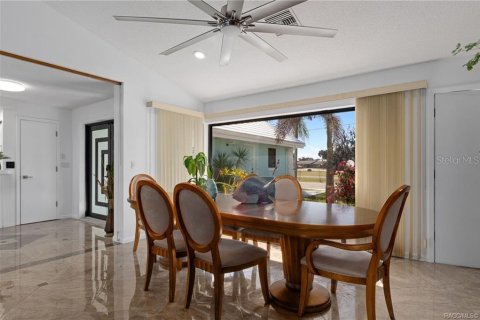 Casa en venta en Crystal River, Florida, 5 dormitorios, 344.57 m2 № 2140709 - foto 8