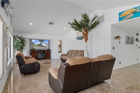 Casa en venta en Crystal River, Florida, 5 dormitorios, 344.57 m2 № 2140709 - foto 25