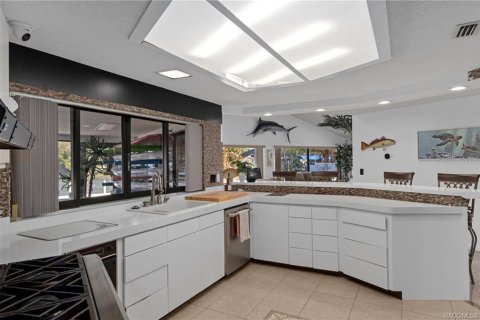 Casa en venta en Crystal River, Florida, 5 dormitorios, 344.57 m2 № 2140709 - foto 12
