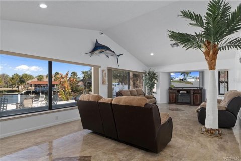 Casa en venta en Crystal River, Florida, 5 dormitorios, 344.57 m2 № 2140709 - foto 24